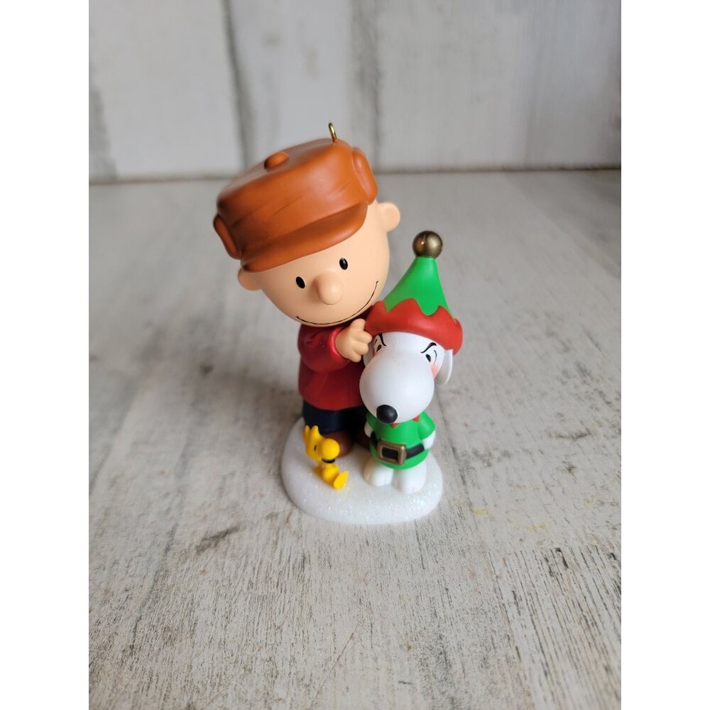 Hallmark dressed up dog Snoopy Charlie Brown ornament Xmas